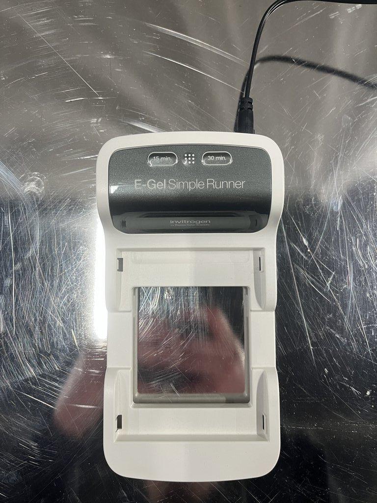 Invitrogen E-Gel Simple Runner Electrophoresis System in Near New Condition